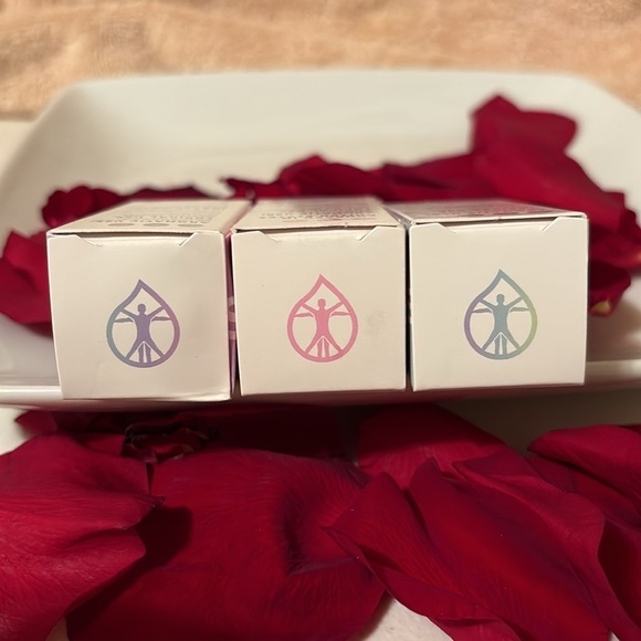 TOTAL LIFE ESSENTIALS TLE OILS 3 PIECE SET: SERENITY, GRAPEFRUIT AND REVITALIZE - Picture 16 of 16